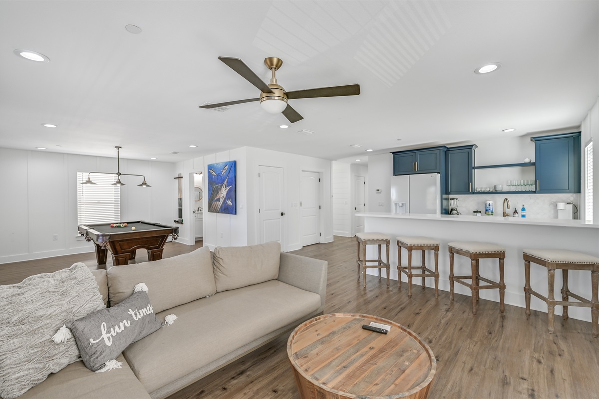 Open Entertainment Area (third floor)