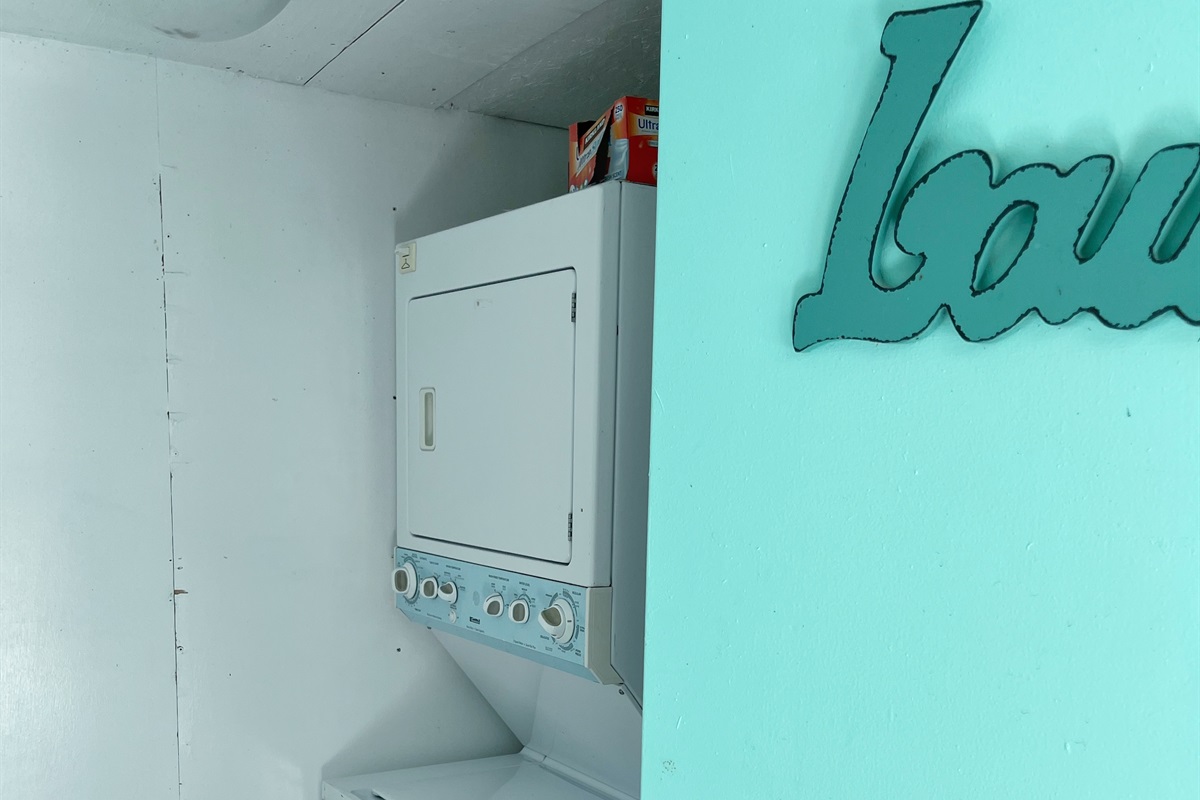 Laundry room in Pool House