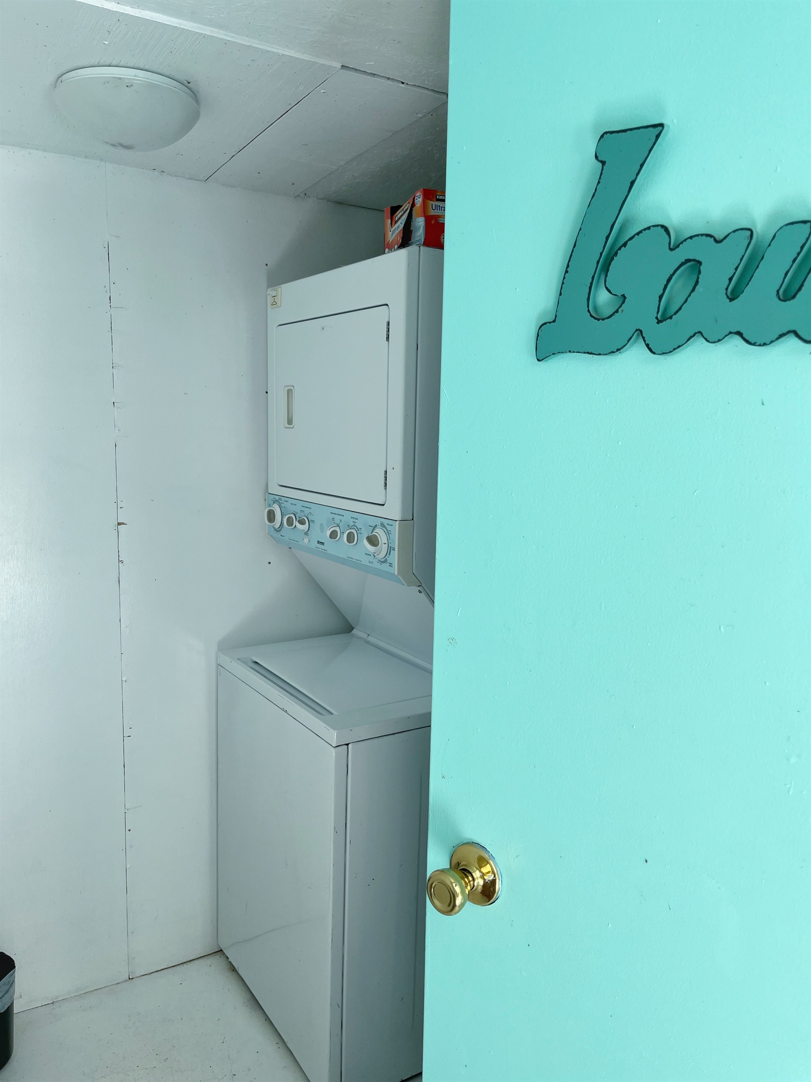 Laundry room in Pool House