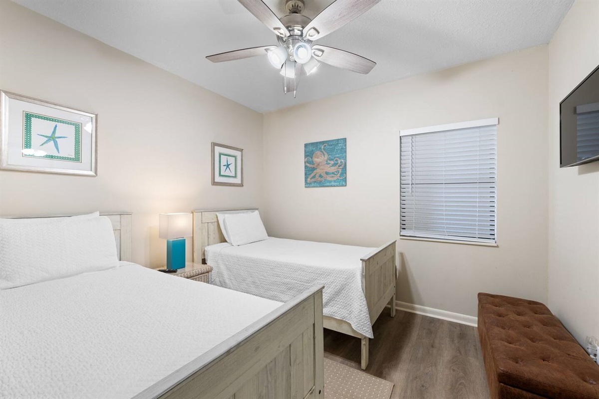 2 Twin Beds make this space great for families (living room also has a queen pullout).