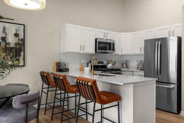 Luxury 2BR/2BA Condo | Walk to Notre Dame, photo 11