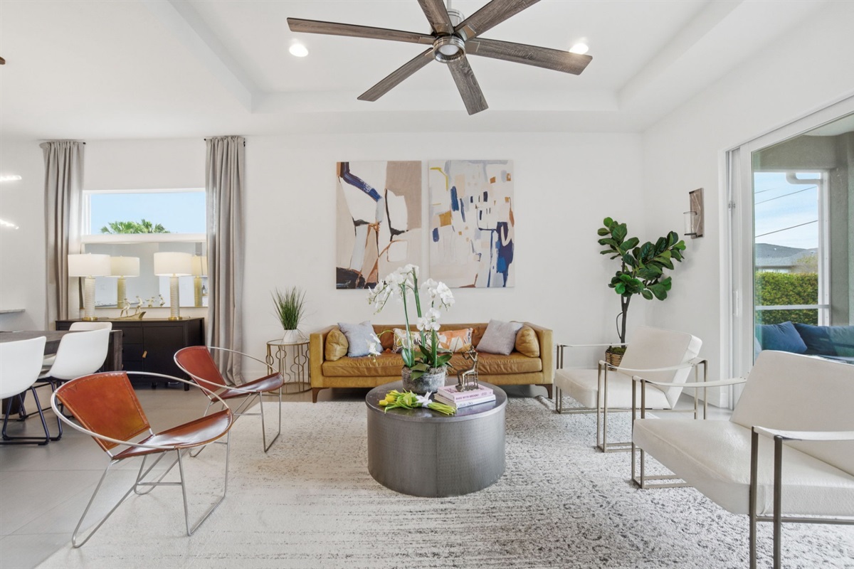 Large living room for the entire family to enjoy