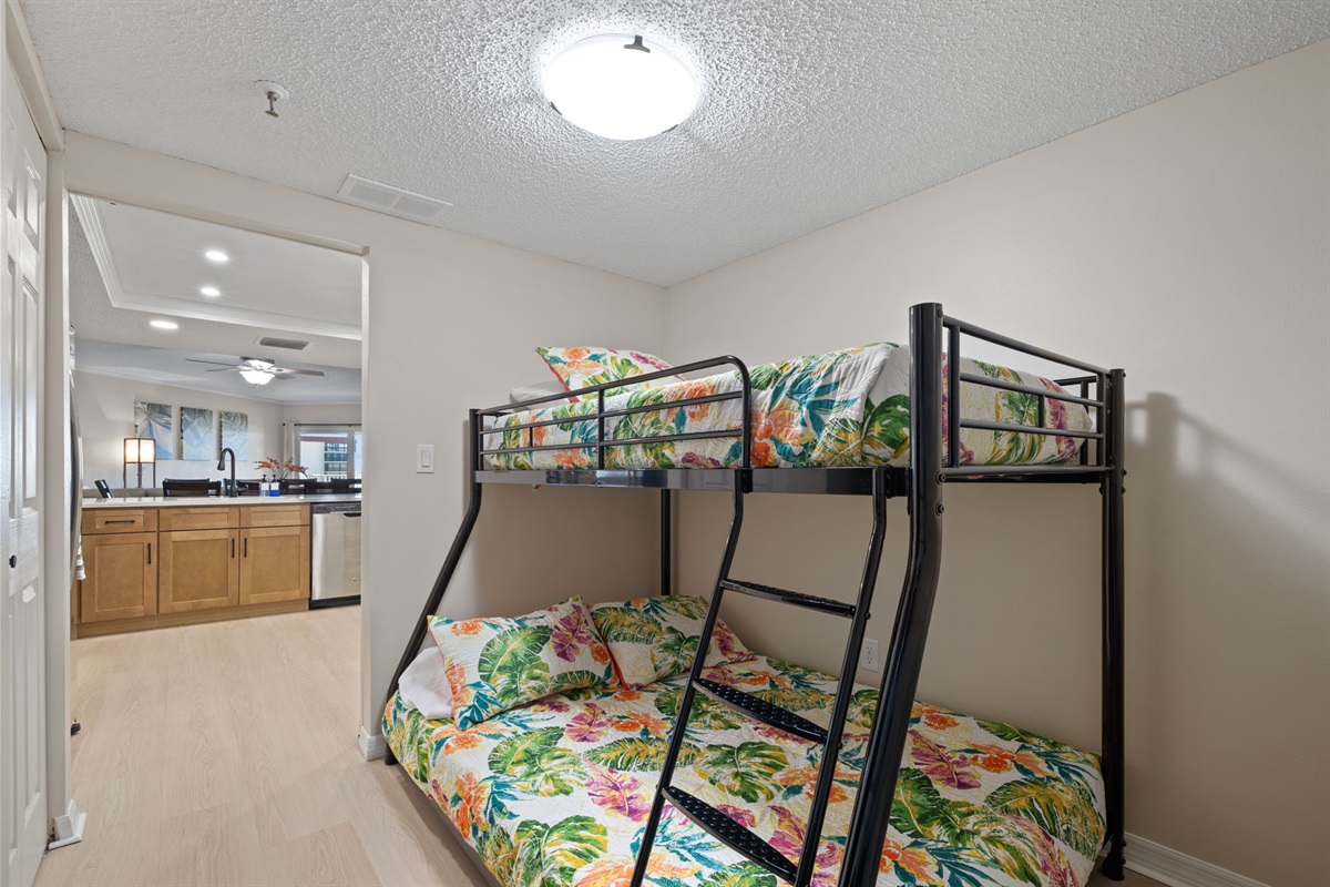 Full and Twin Bunk bed, sleeps 3.