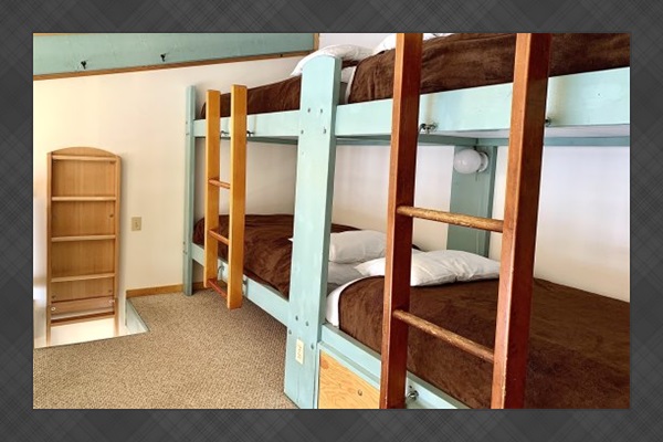 Loft area: 2 Sets of twin bunkbeds.