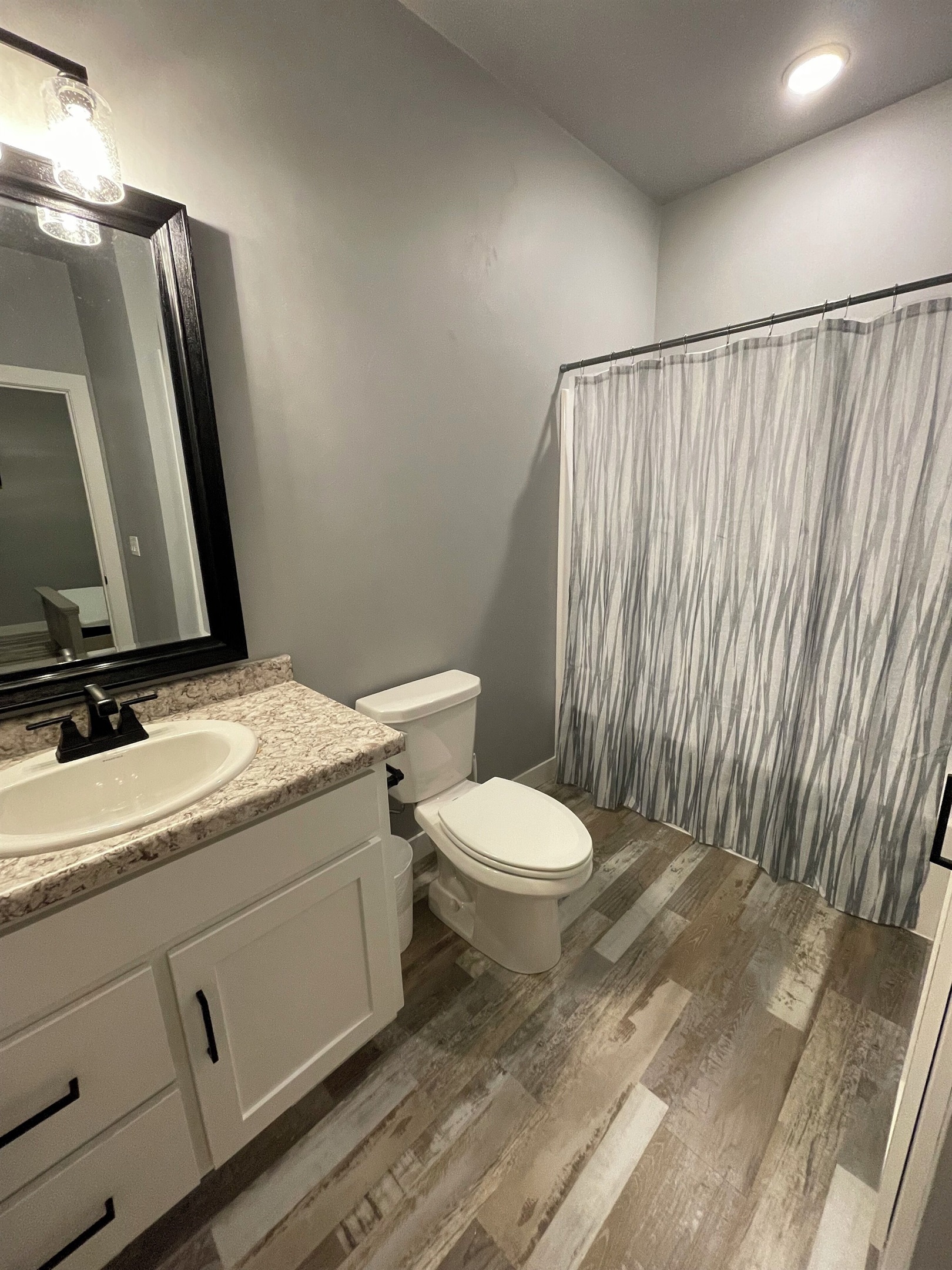 House 2 - bedroom 3 en-suite bathroom