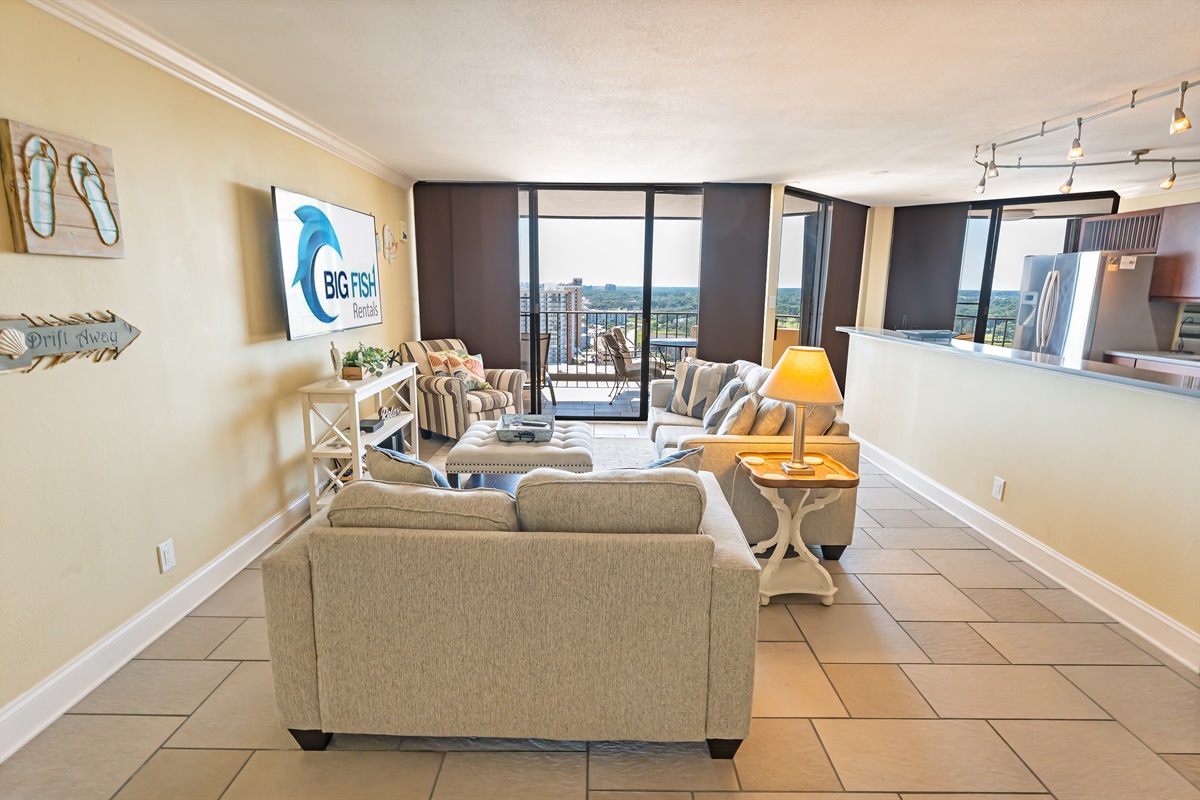 Amazing Living Room with Stunning Views🌊☀️