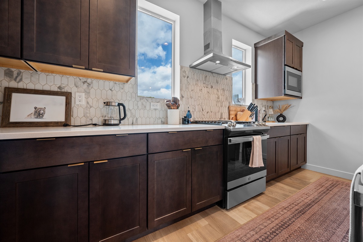 Modern kitchen with stainless steel appliances and beautiful finishes.
