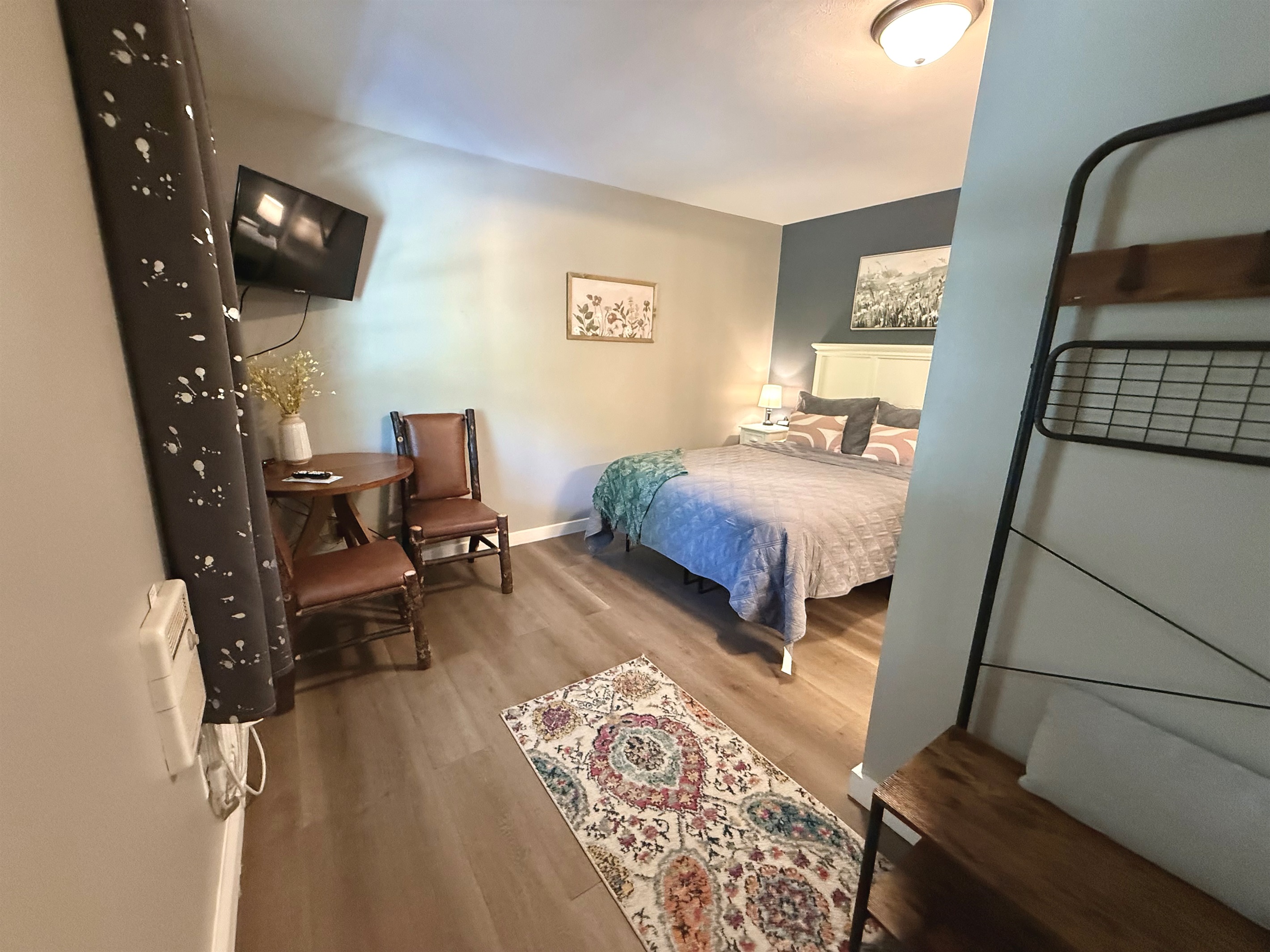 Second bedroom with queen bed.