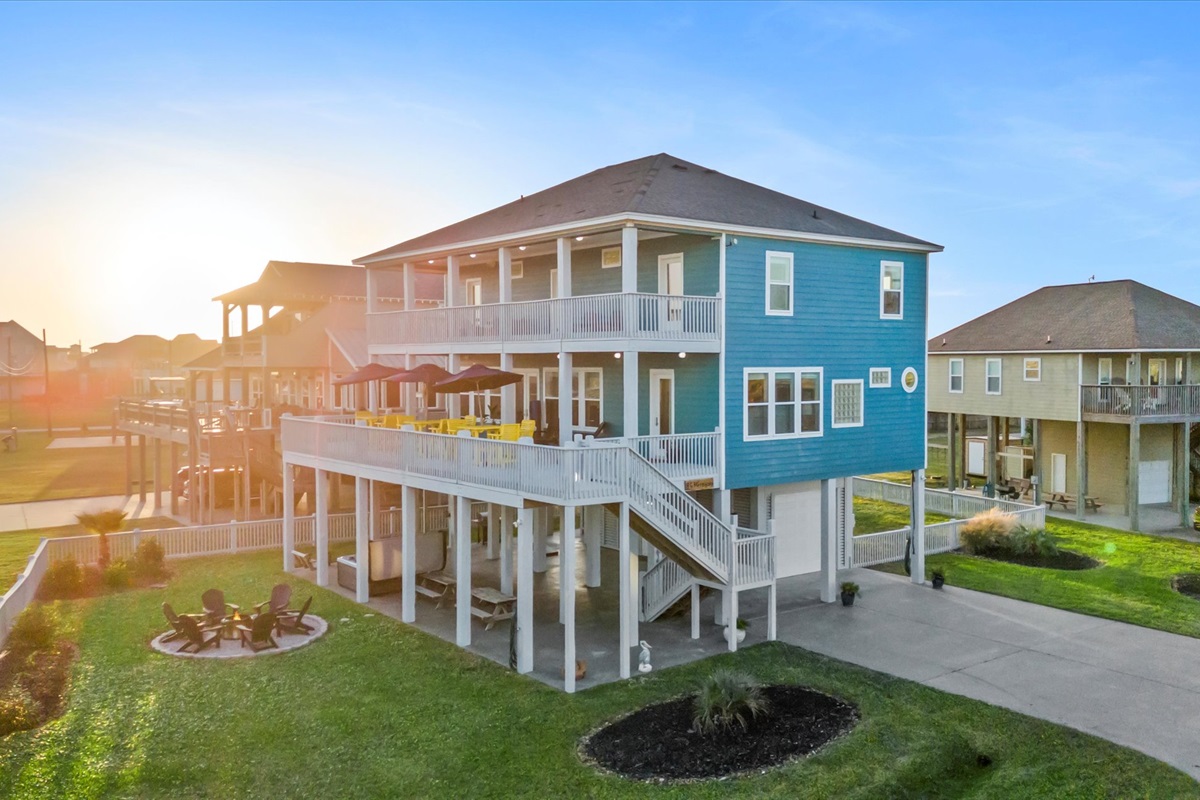 44a239ee58854a17af22ffc8b2d808be Large | Beachhouse | Texas | TX | Vacation Homes | Galveston | Crystal Beach | Kokomo | Breezy Days | Beachfront Elegance | Sunrise Serenity | Southern Sands Property Management, LLC