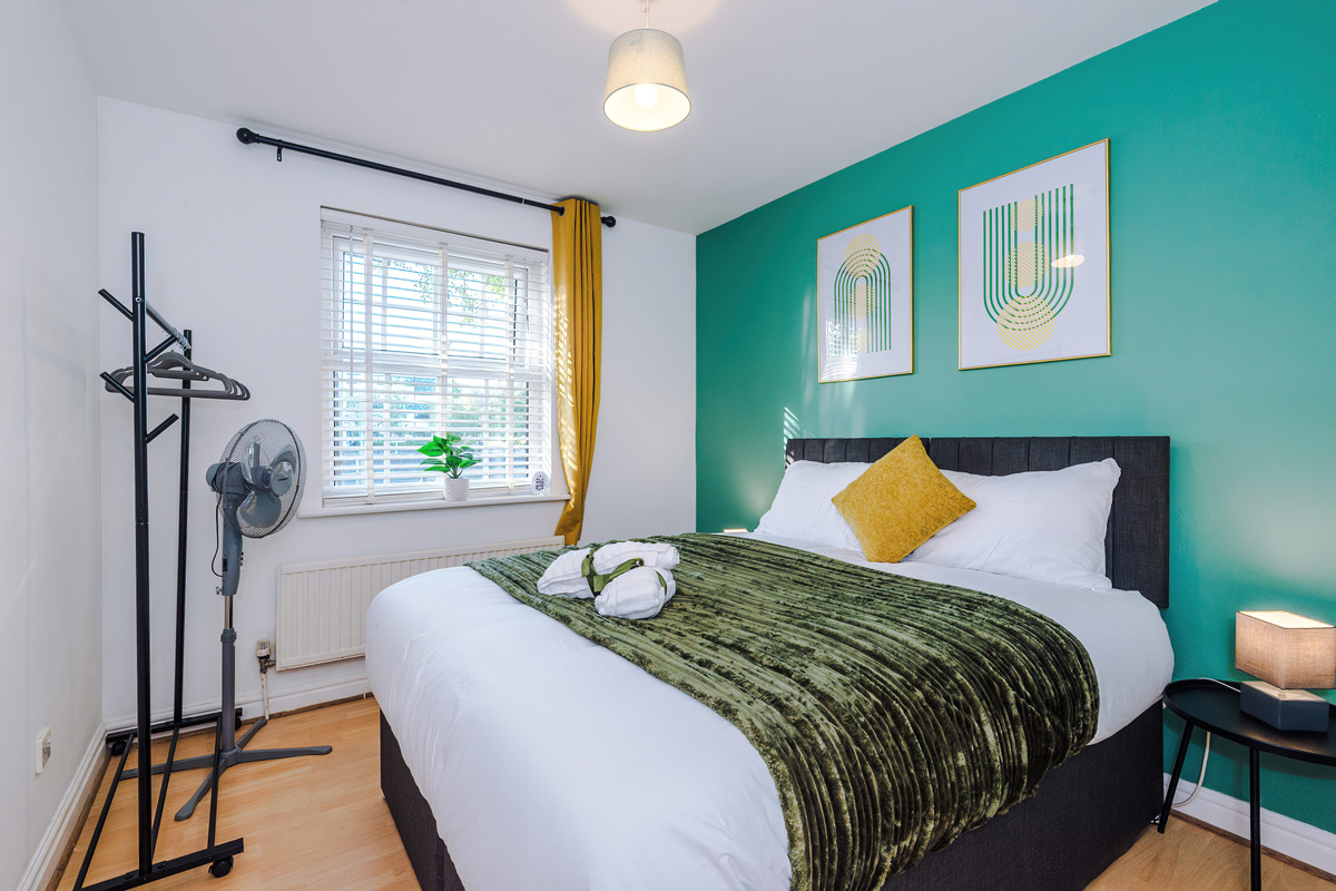 Hotel comfort King bed, clothes rail with hangers & blackout curtains