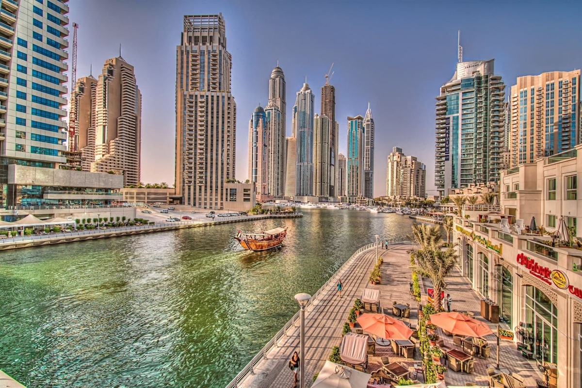 Walking distance to Marina