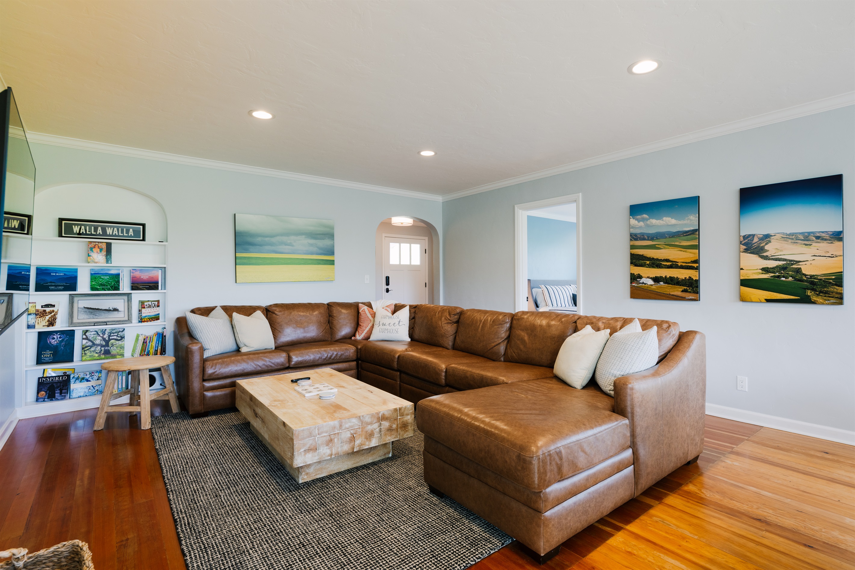 Farmhouse living room seating w/Smart TV (guests  connect & sign into apps)