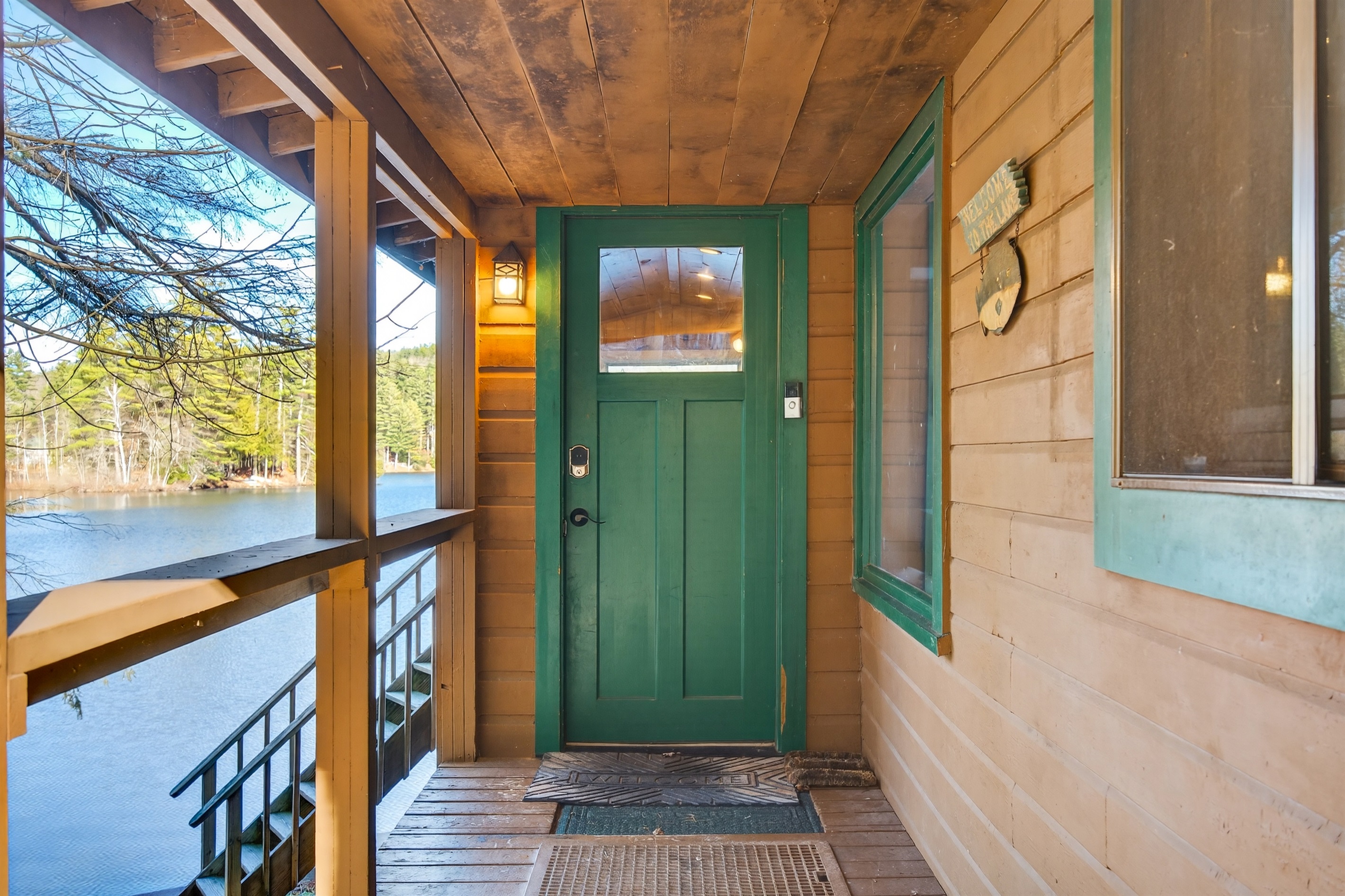 Cozy front entryway welcoming you into the cabin.