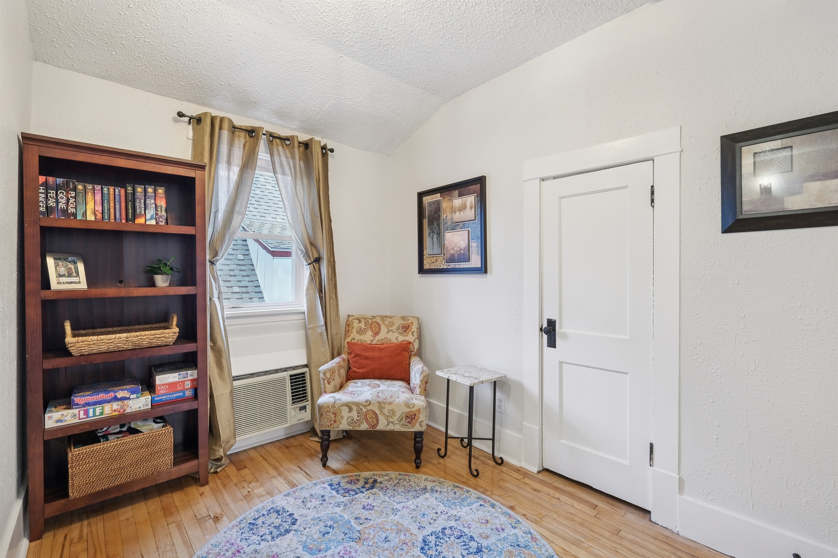 The cozy reading nook is perfect after a long day. Enjoy the books, games and beach gear as Bayberry is just across from Como Lake. 