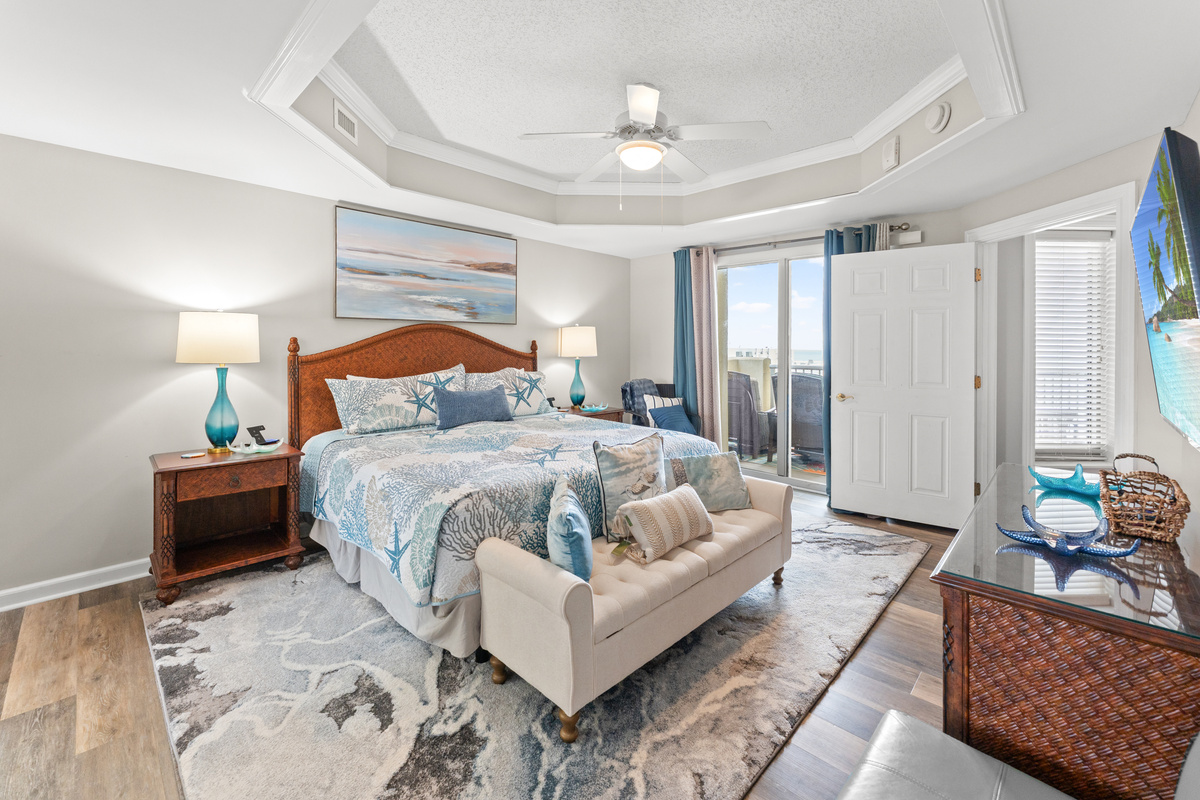 Spacious Main bedroom with king bed and ensuite