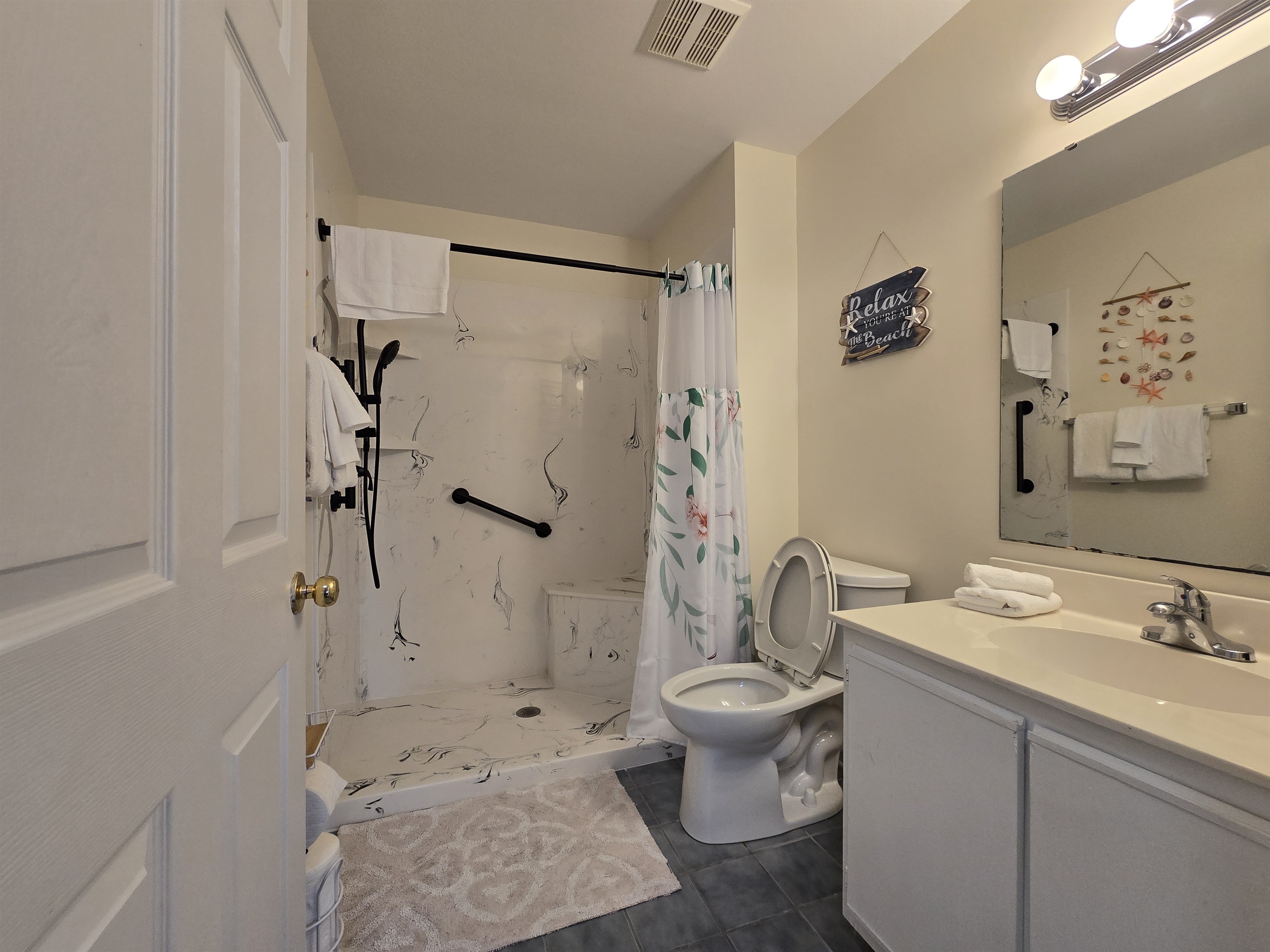 Full Hall Bath