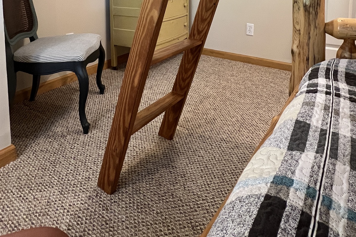 Bunk room with 2 bunk beds