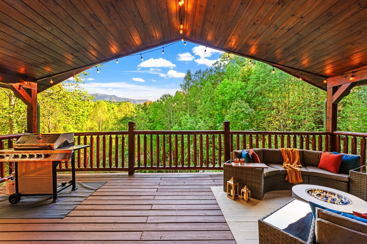 Beautiful endless forest views out of the main floor patio deck. Roomy seating with a fire pit perfect for cozy conversations and lots of laughter