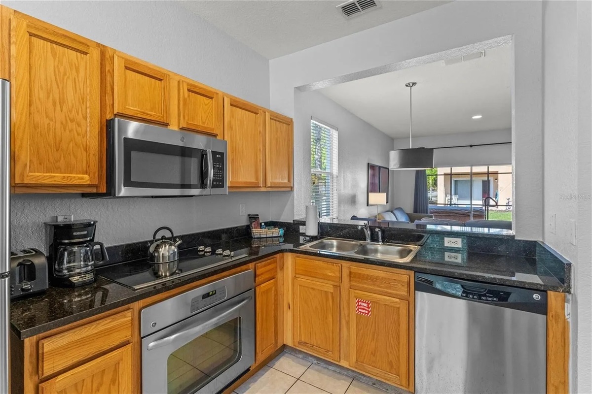 Large, fully equipped kitchen