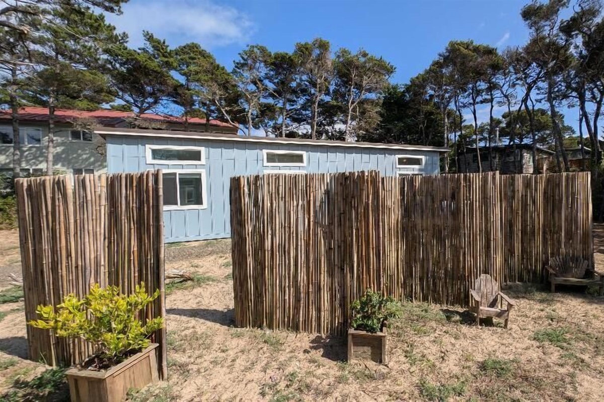 privacy screen between Sea Glass and Salt Water bungalows