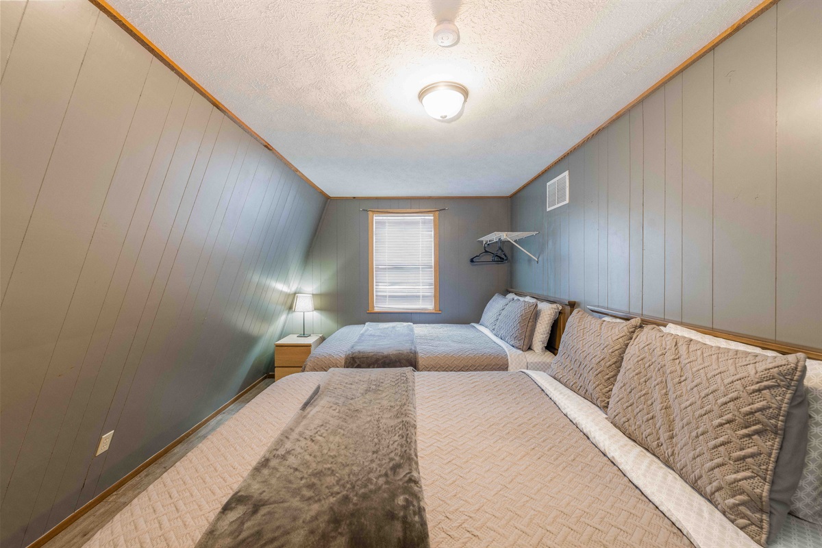 2 Queen Beds