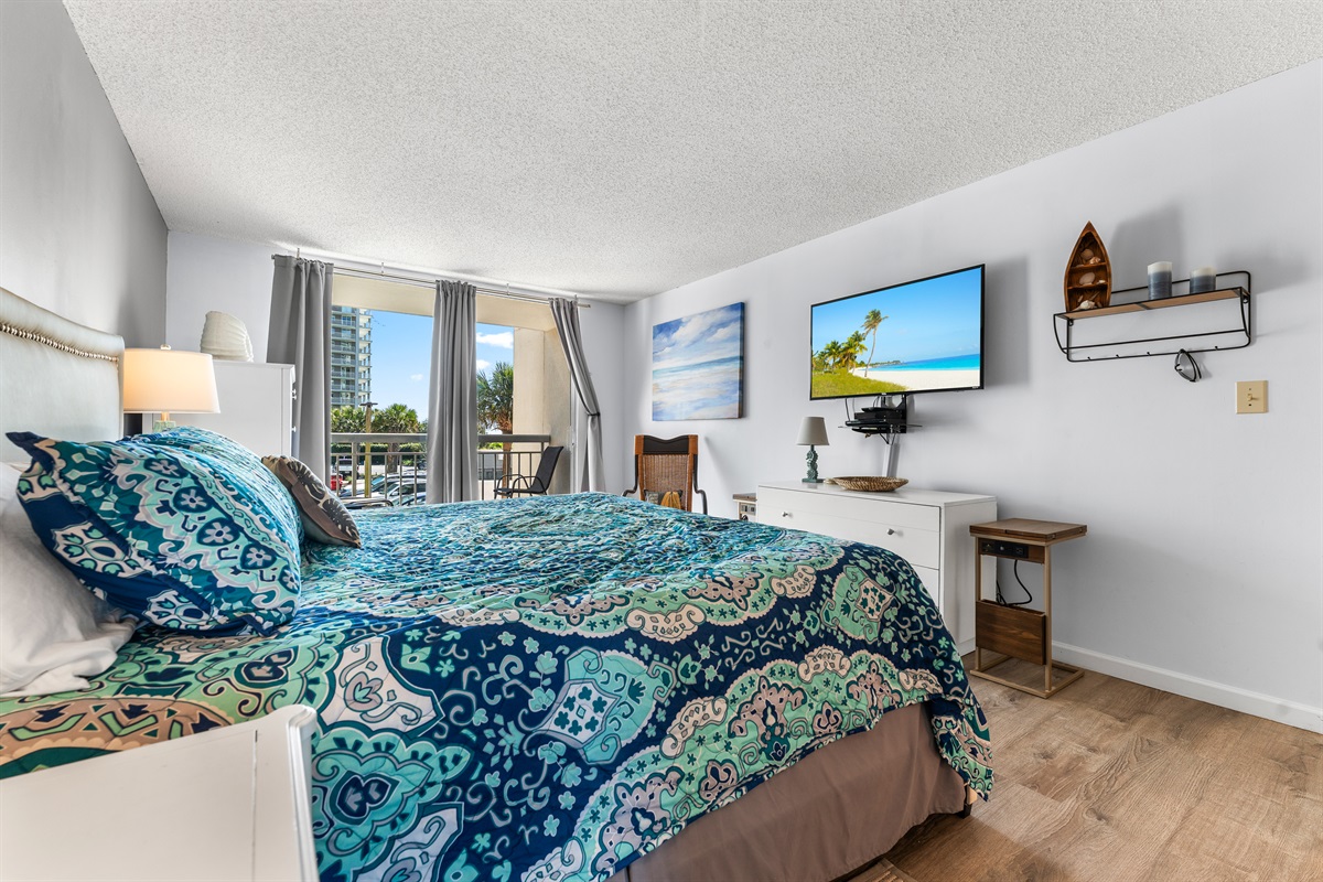 Spacious Main Bedroom with king bed, en suite and balcony