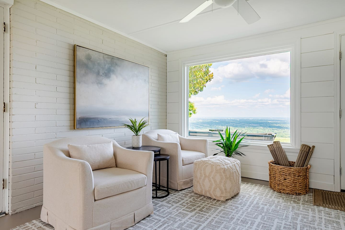 The perfect room for morning coffee and relaxing. 