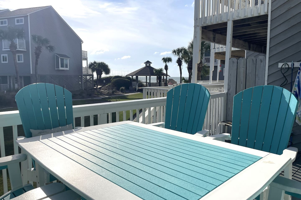 Pull your chair out here and let the Gulf breeze do the rest. Your outdoor dining table is set, the view is ready, the week starts now.