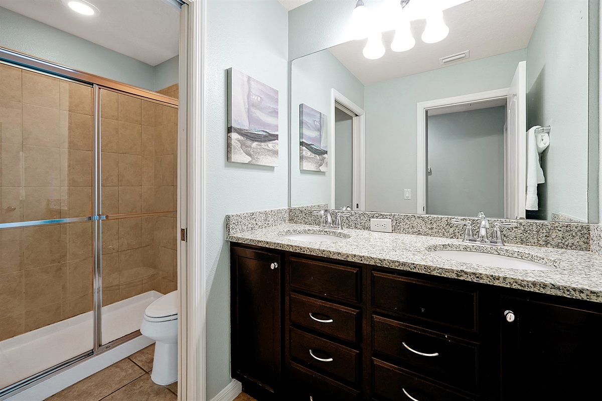 Bath 3 (En Suite)