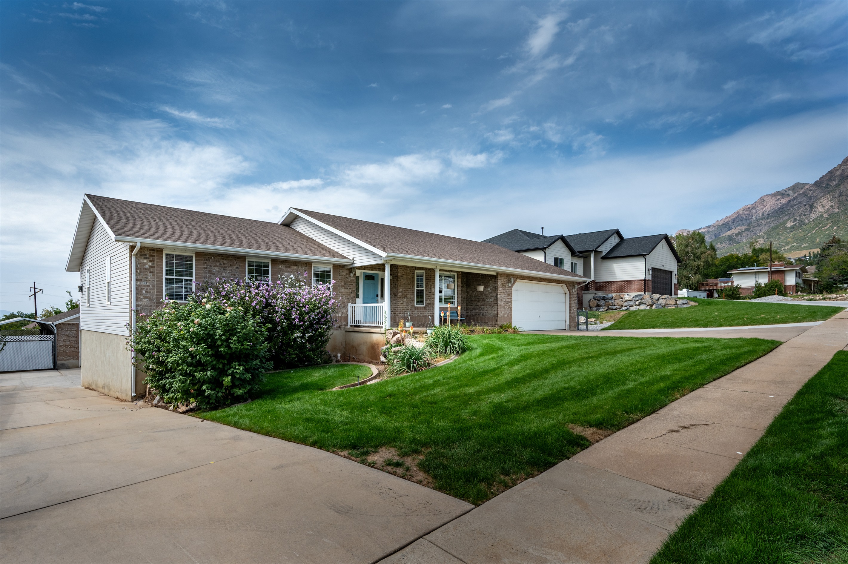 Parking is on the left for the downstairs.