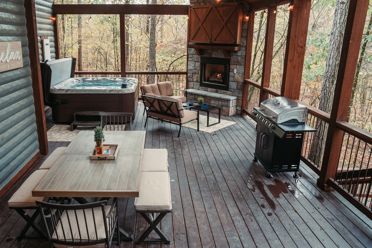 Gas grill and dining for 6-10