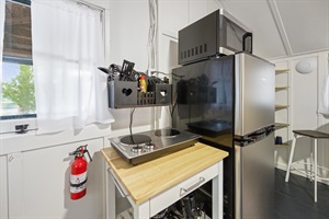 Fully equipped, electric cooktop, mini fridge, microwave, toaster, drip coffee maker, cooking basics, dishware, utensils