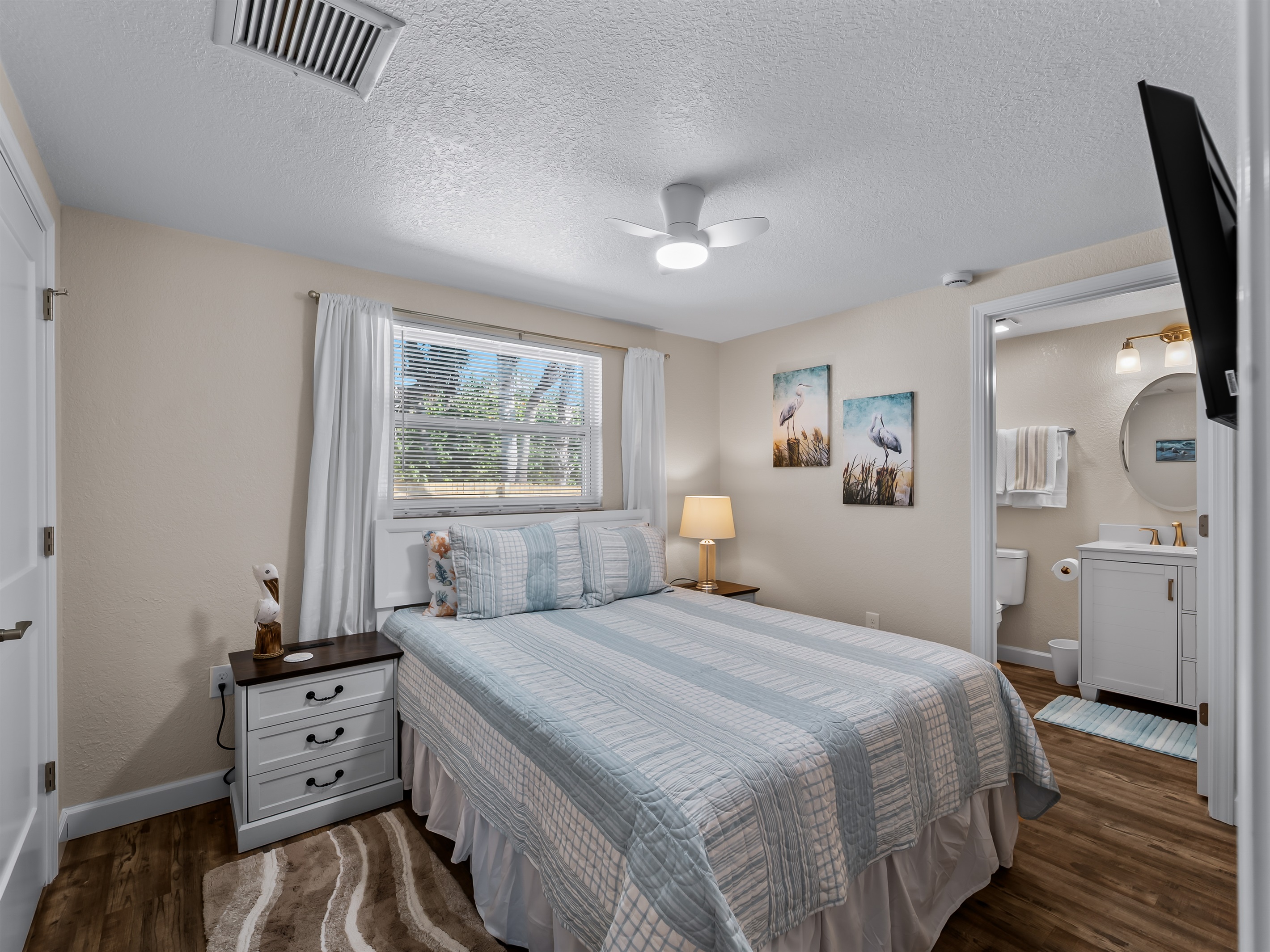 Queen Bedroom