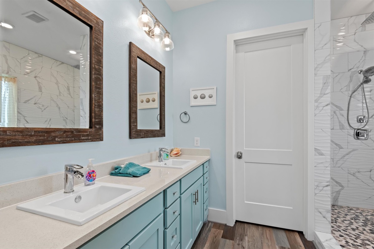 451cb12df9744677adac6ecb64f9f130 Large | Beachhouse | Texas | TX | Vacation Homes | Galveston | Crystal Beach | Kokomo | Breezy Days | Beachfront Elegance | Sunrise Serenity | Southern Sands Property Management, LLC