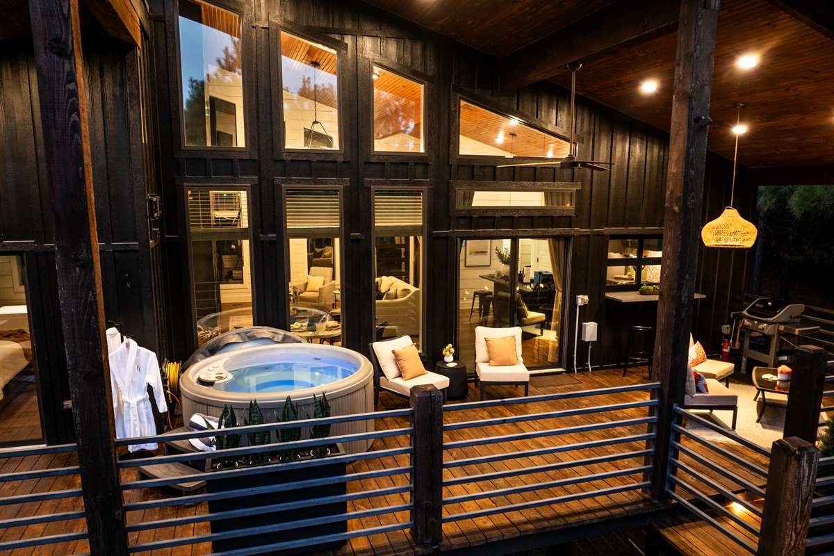 Outdoor living at its best — cozy seating, warm lighting, and pure relaxation