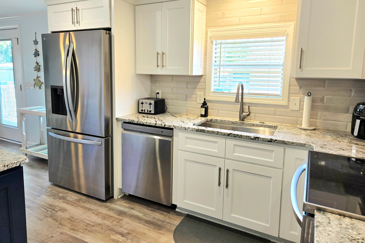 French Door refrigerator w/ ice maker