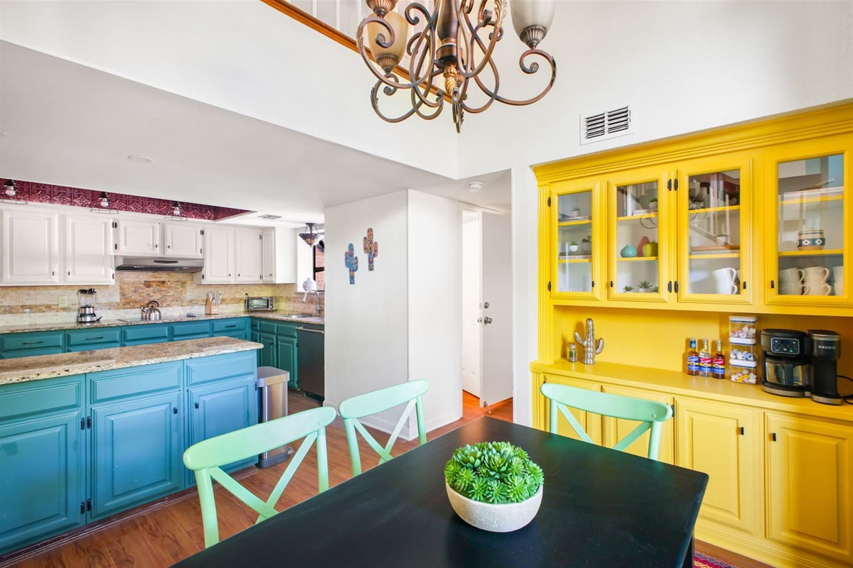 ☕ Nespresso, Keurig, and French press — because one coffee option isn’t enough.