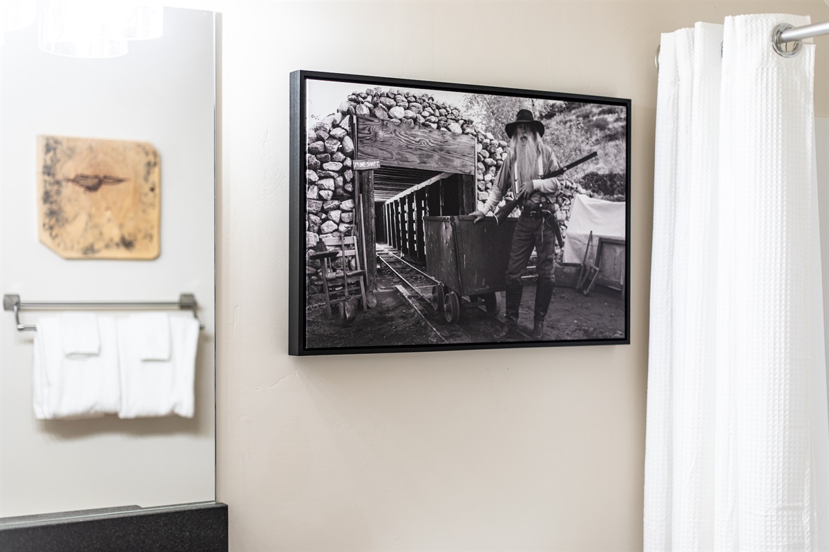 Full bath-Upper level