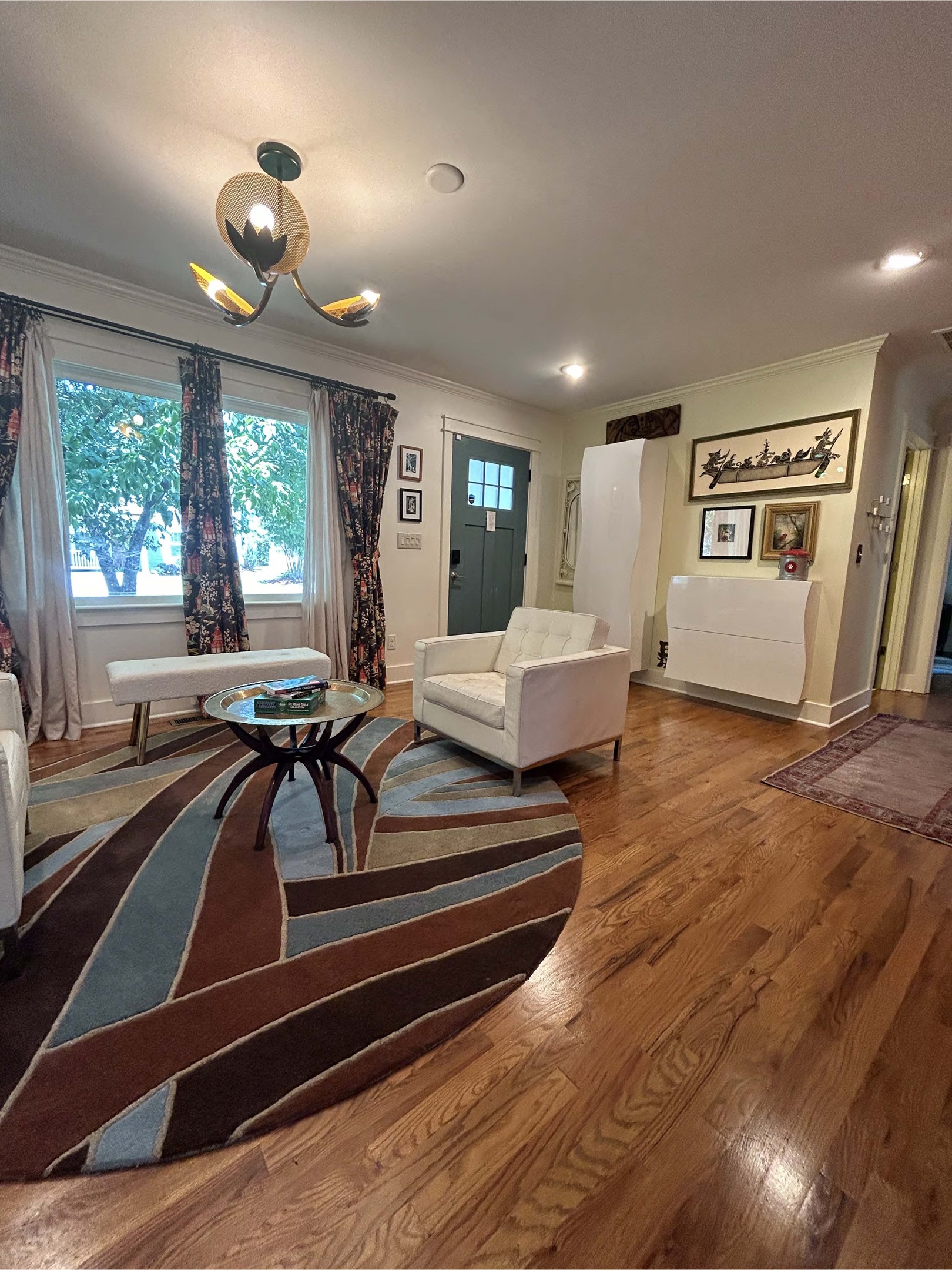 Living Room/Sitting area