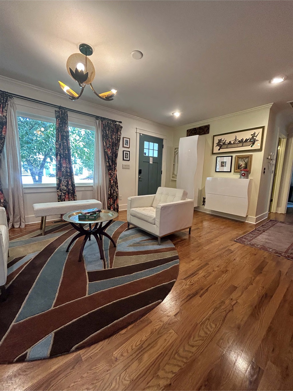 Living Room/Sitting area
