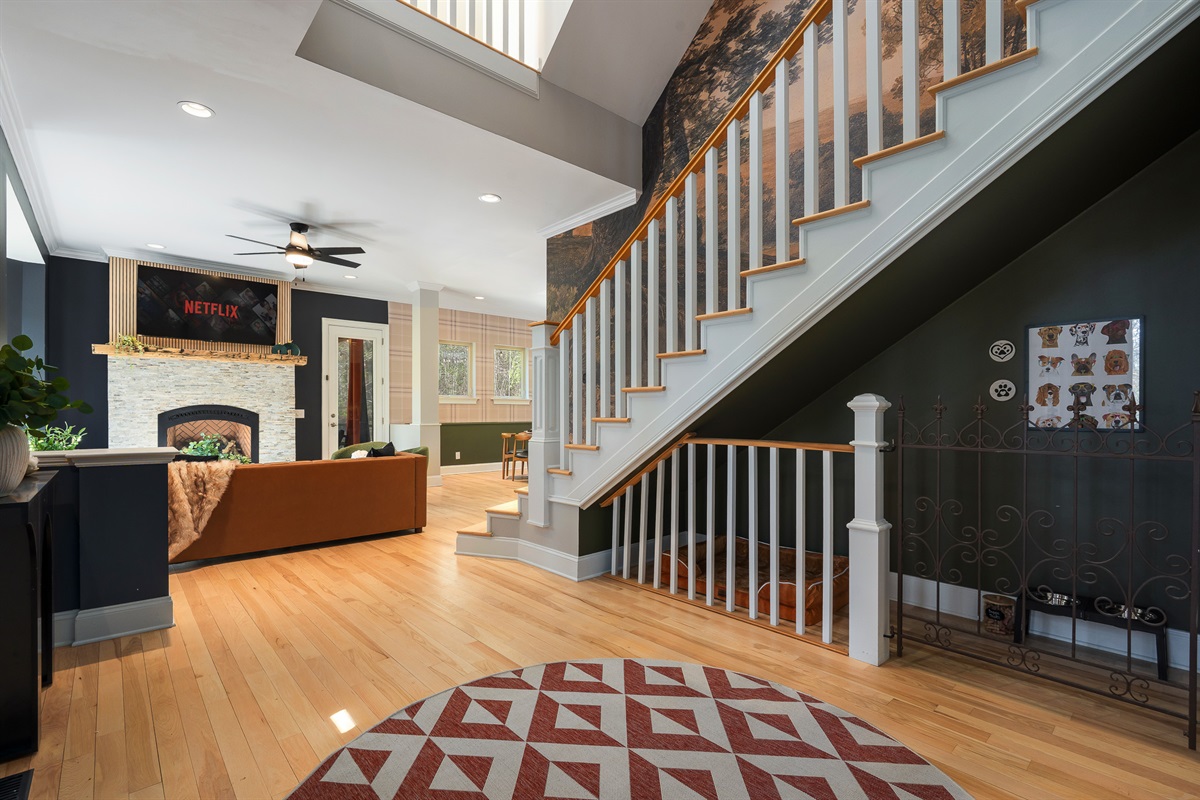 Wide, open interior layout - plenty of room to move between spaces without disruption