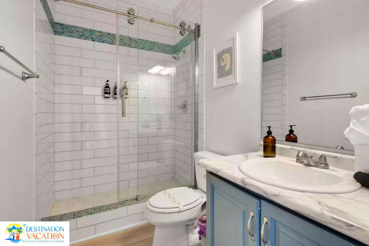 A crisp bathroom designed for refreshing moments.