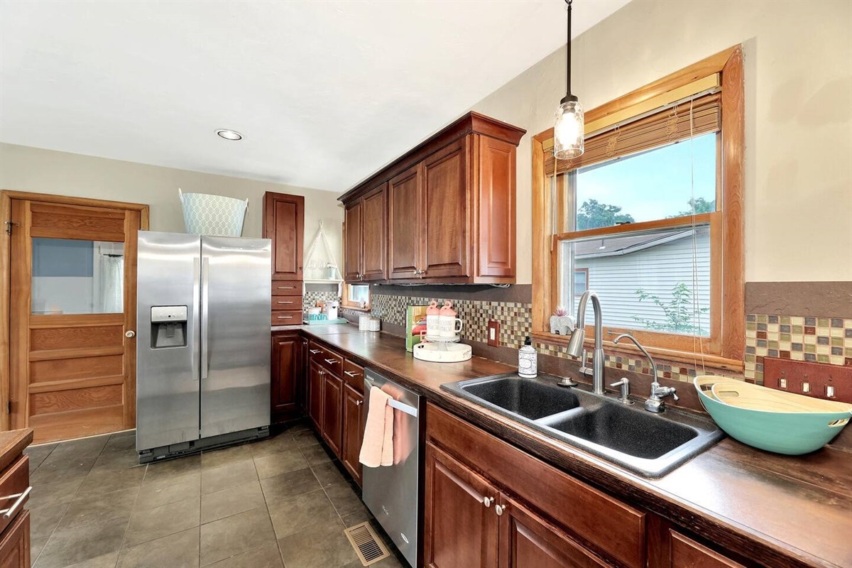 Plenty of Countertop space and full sized refrigerator/freezer combo.