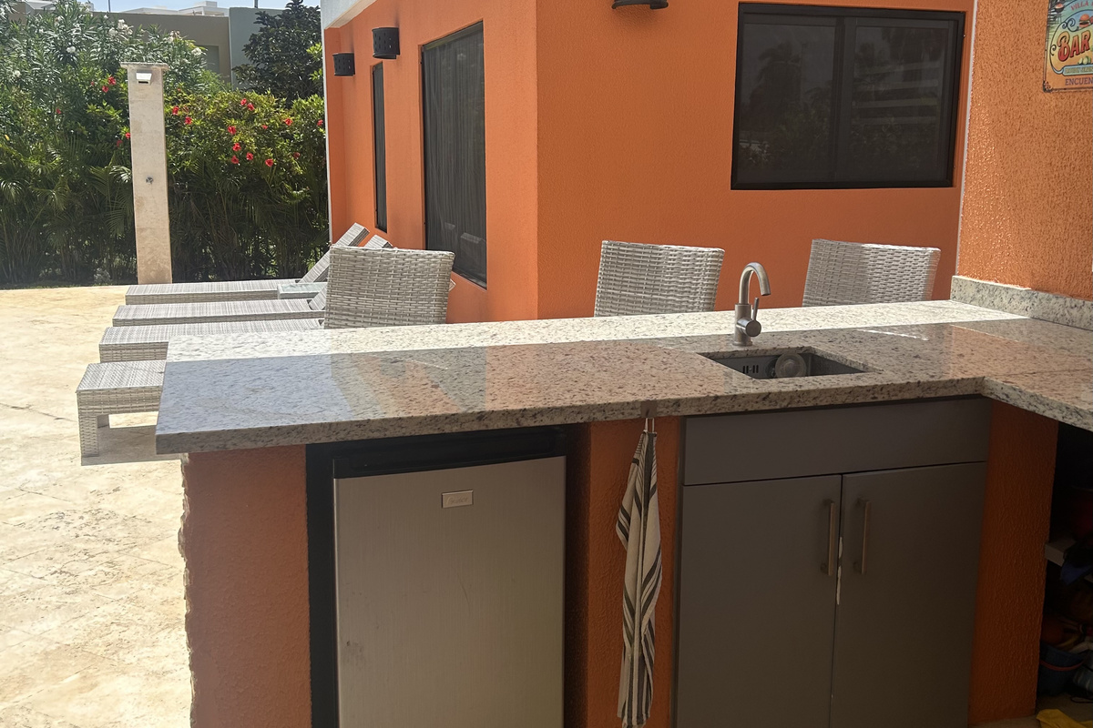 Outdoor Kitchen