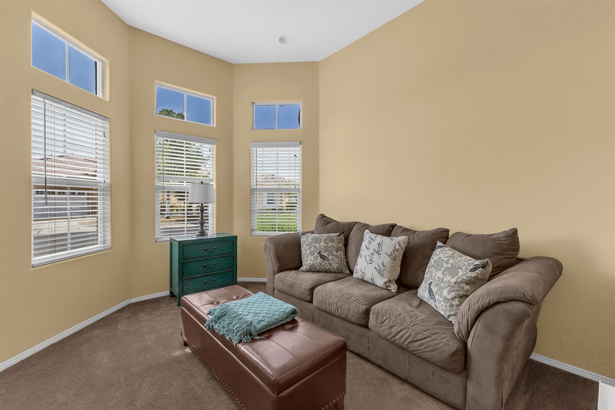 Sitting Area - Queen-size sleeper sofa