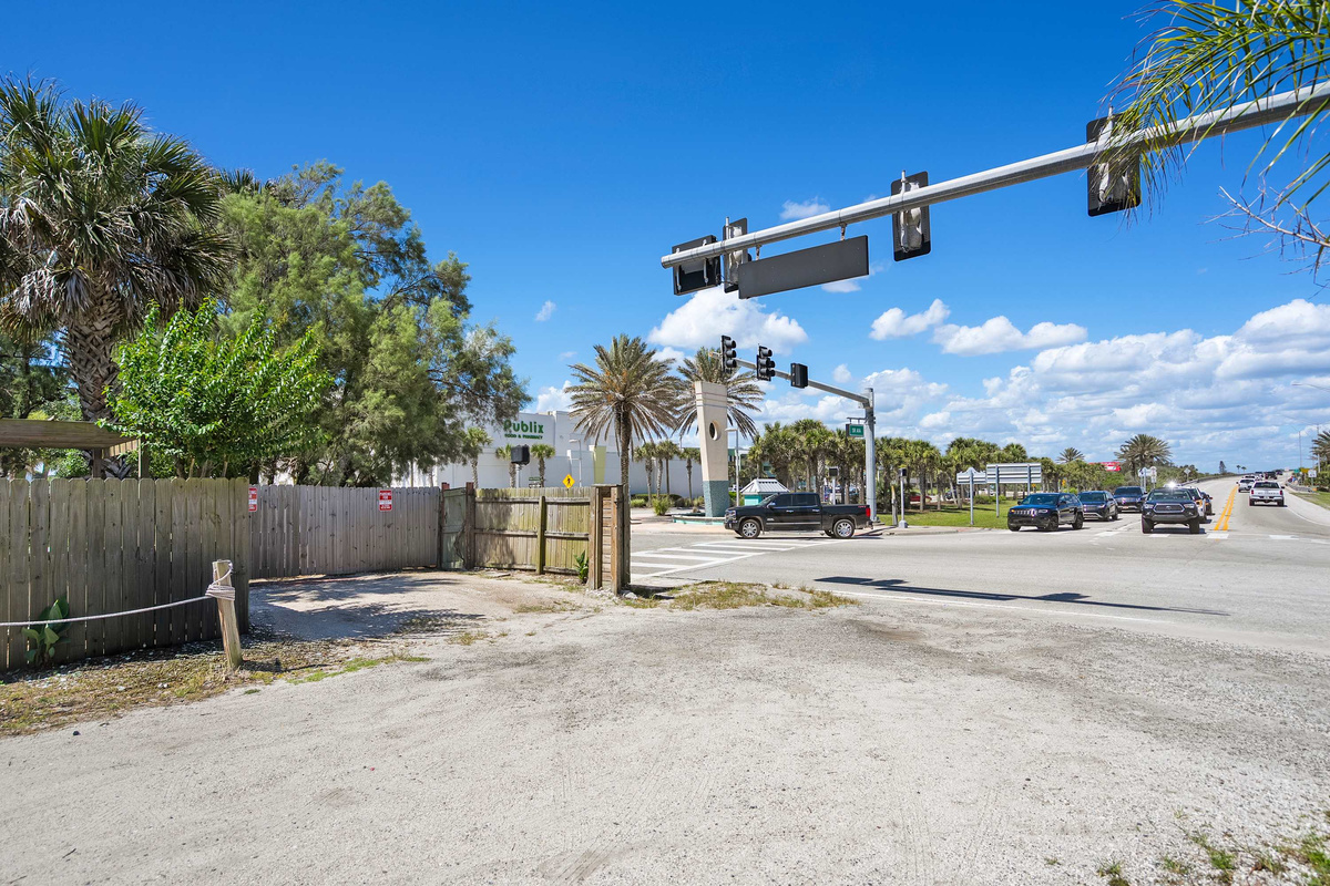 Coastal Highway runs straight past the property, which is how you get everywhere else so quickly. Five minutes to historic St. Augustine, a couple of minutes to the grocery, and seconds to the sand itself.