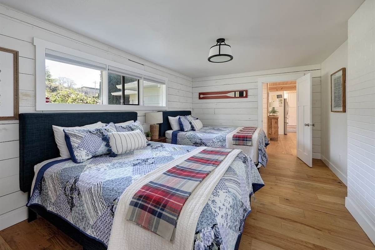 Main House - Bedroom #3: 2 Queen Beds