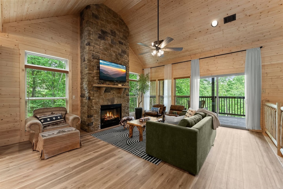 Bright & Cozy Living Room with Fireplace and Lake Views