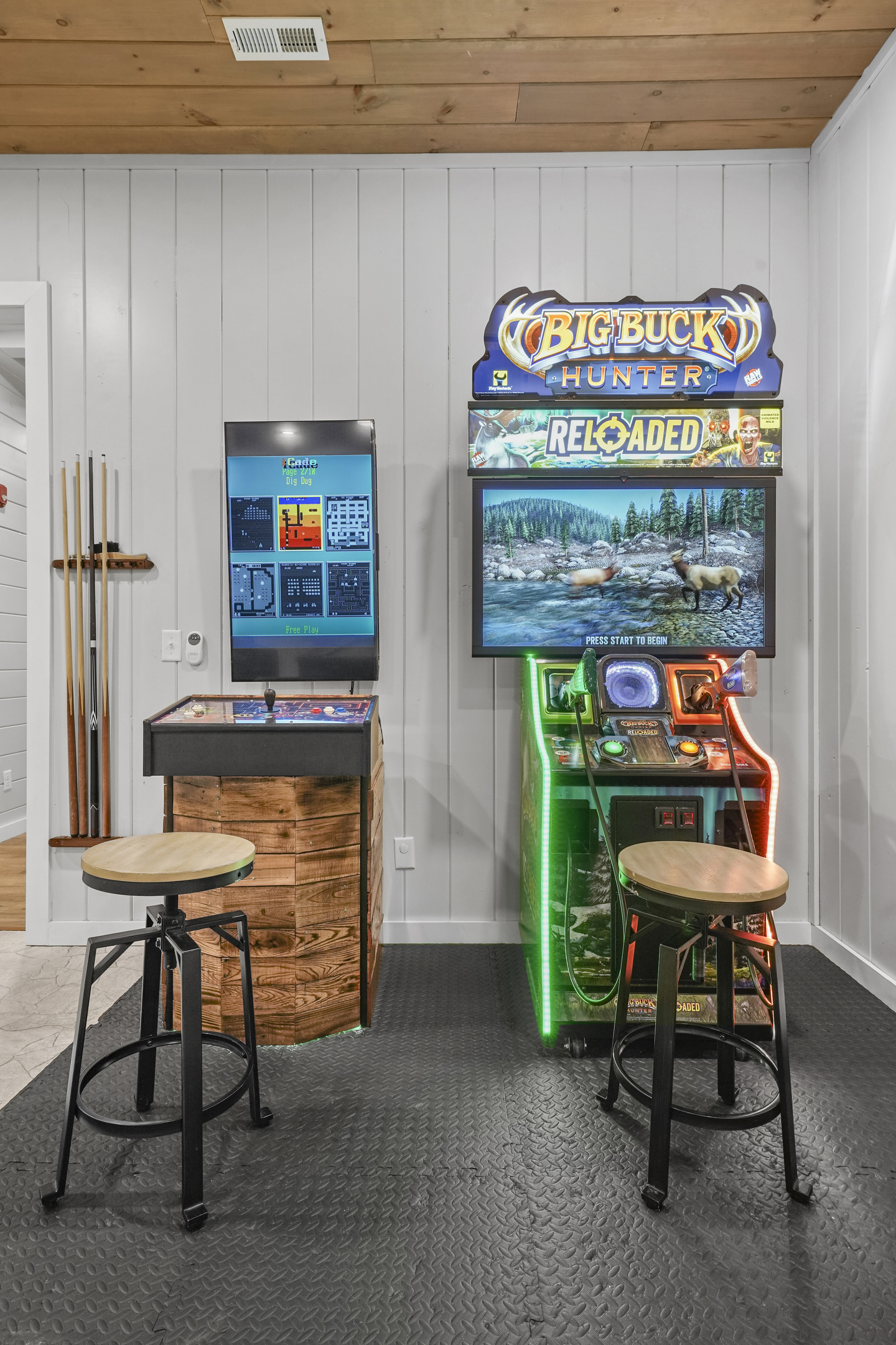 Game room - arcade games