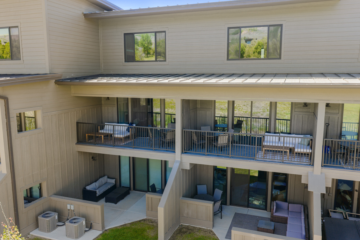 Exterior view of Birdie View at The Pointe community.